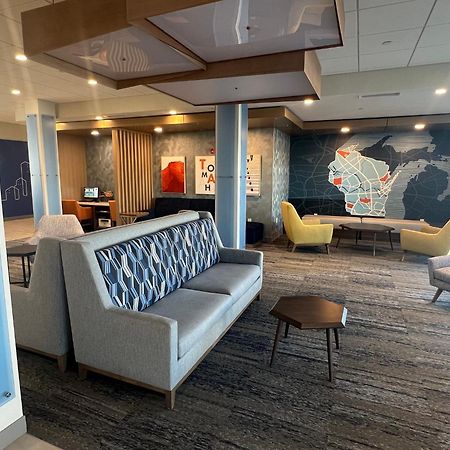 Holiday Inn Express & Suites - Tomah By Ihg Buitenkant foto