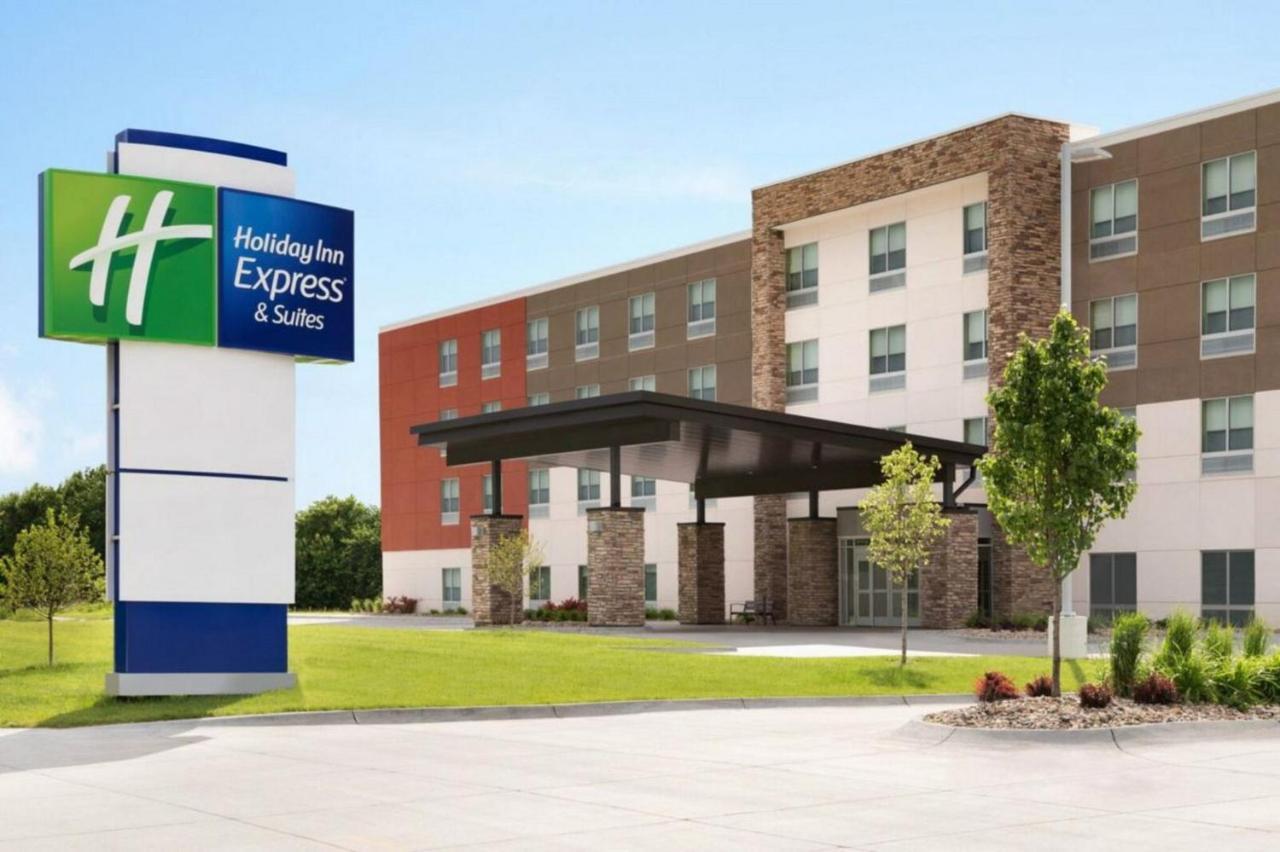 Holiday Inn Express & Suites - Tomah By Ihg Buitenkant foto