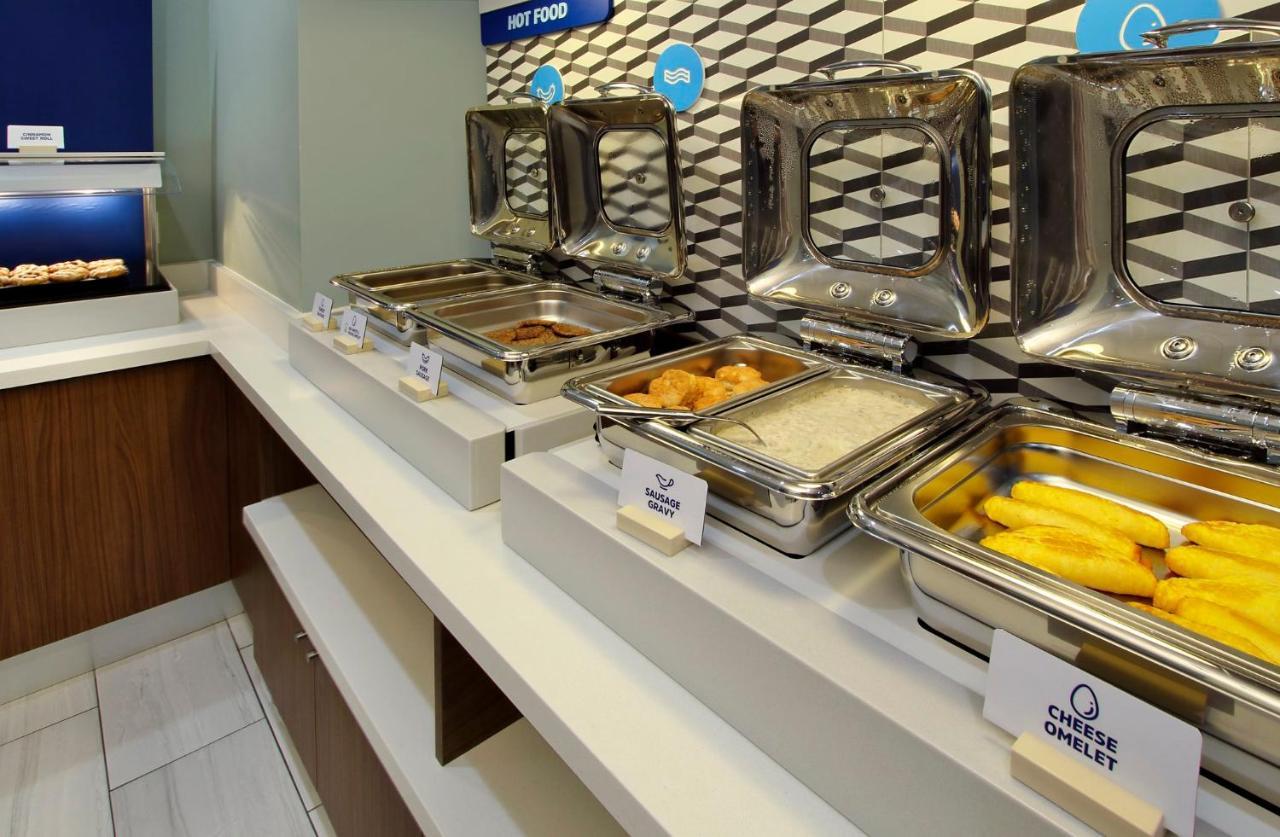 Holiday Inn Express & Suites - Tomah By Ihg Buitenkant foto