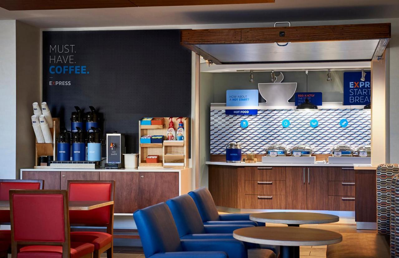 Holiday Inn Express & Suites - Tomah By Ihg Buitenkant foto