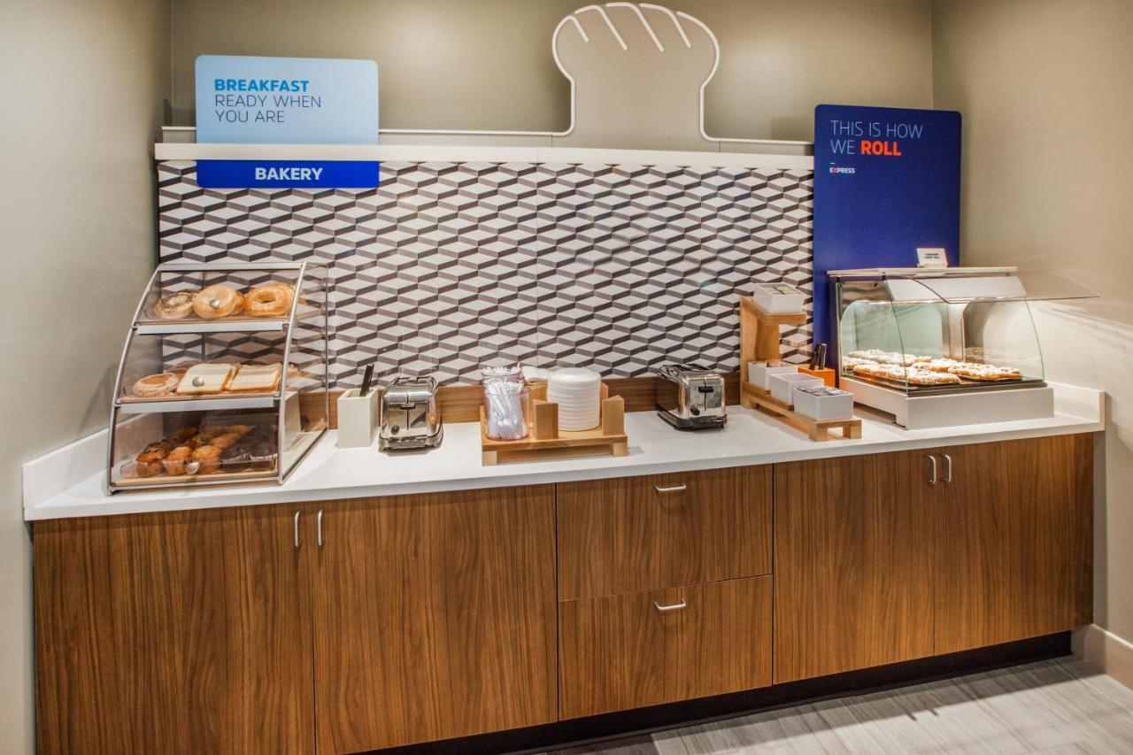 Holiday Inn Express & Suites - Tomah By Ihg Buitenkant foto