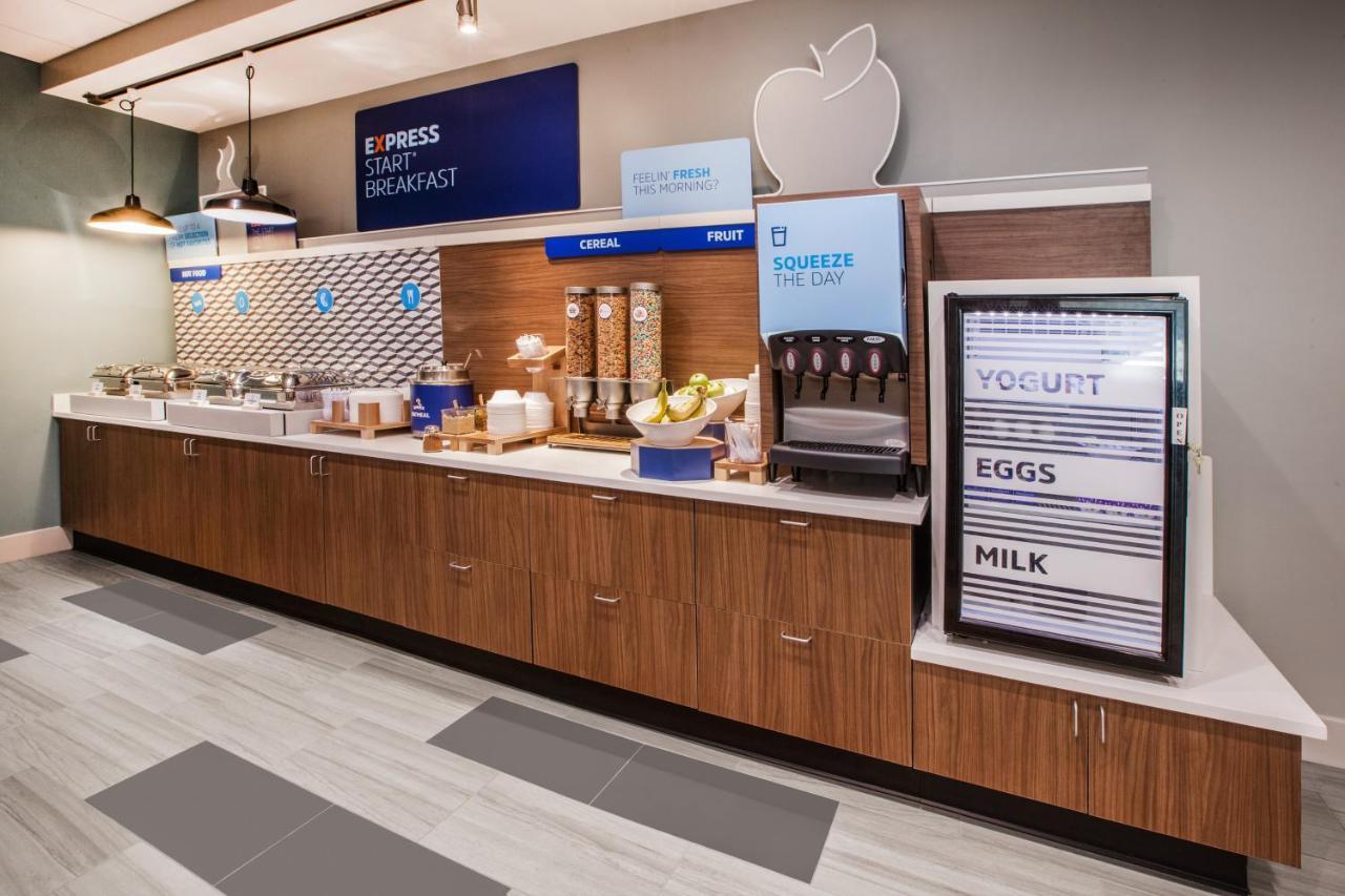 Holiday Inn Express & Suites - Tomah By Ihg Buitenkant foto