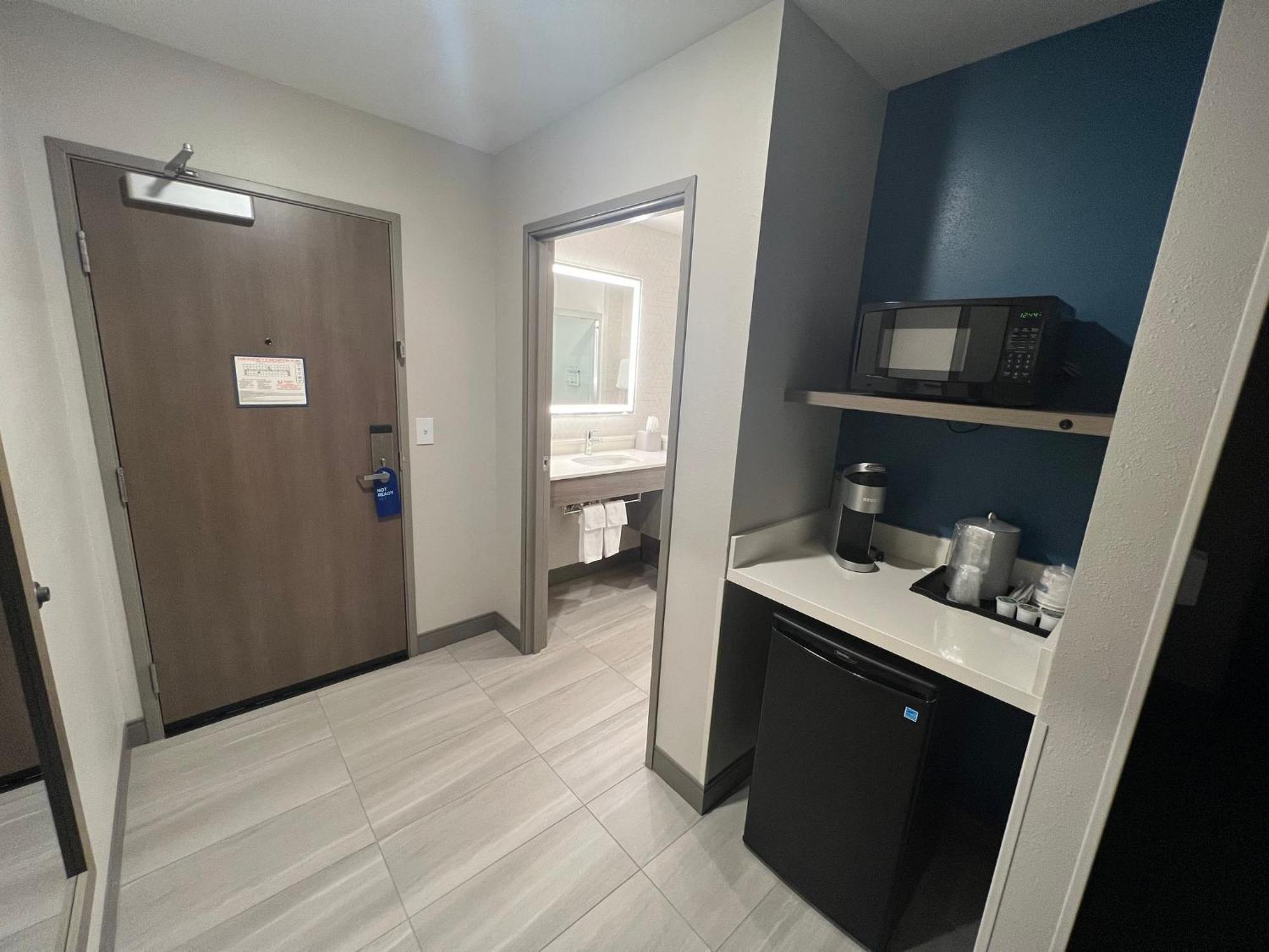 Holiday Inn Express & Suites - Tomah By Ihg Buitenkant foto