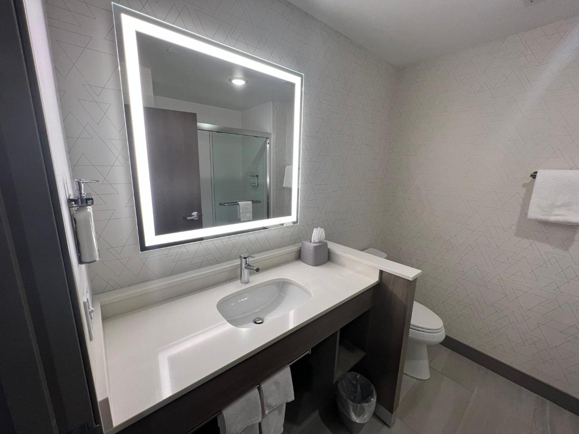 Holiday Inn Express & Suites - Tomah By Ihg Buitenkant foto